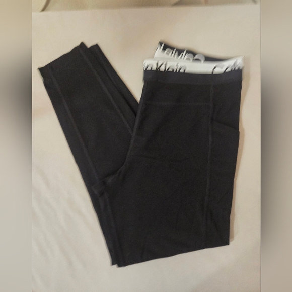 Calvin Klein Performance Women's Stretch Leggings Size Medium Black Cropped - Picture 2 of 3